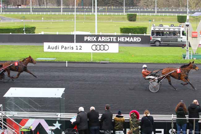 Photo d'arrivée de la course pmu PRIX ARISTE HEMARD à PARIS-VINCENNES le Samedi 9 décembre 2017