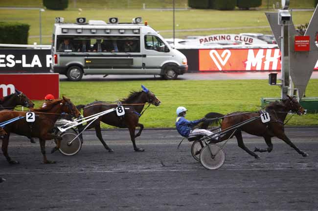 Photo d'arrivée de la course pmu PRIX LES MATHES-LA PALMYRE à PARIS-VINCENNES le Mercredi 13 décembre 2017
