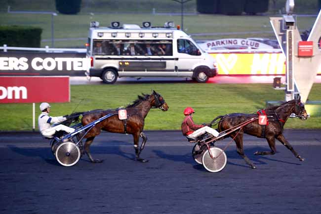 Photo d'arrivée de la course pmu PRIX DE VILLERS-COTTERETS à PARIS-VINCENNES le Mercredi 13 décembre 2017