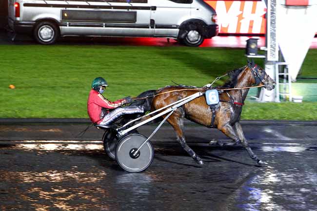 Photo d'arrivée de la course pmu PRIX DE CHAMBLY à PARIS-VINCENNES le Mercredi 13 décembre 2017