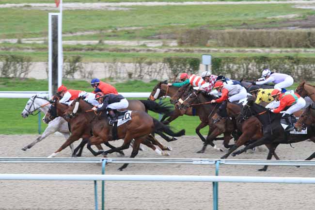 Photo d'arrivée de la course pmu PRIX DU PAYS D'OUCHE à DEAUVILLE le Jeudi 14 décembre 2017