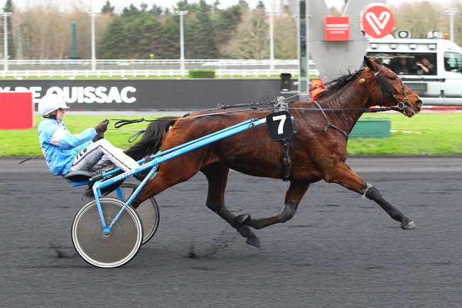 Photo d'arrivée de la course pmu PRIX DE QUISSAC à PARIS-VINCENNES le Jeudi 14 décembre 2017