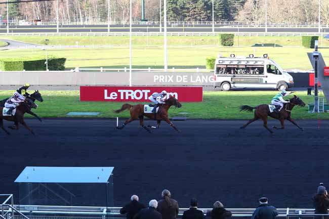 Photo d'arrivée de la course pmu PRIX DE LANGEAC à PARIS-VINCENNES le Samedi 16 décembre 2017