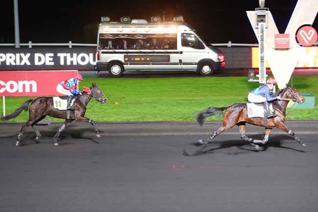 Photo d'arrivée de la course pmu PRIX DE THOUARS à PARIS-VINCENNES le Samedi 16 décembre 2017