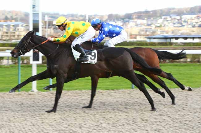 Photo d'arrivée de la course pmu PRIX DU GRAND CHESNAIE à DEAUVILLE le Samedi 16 décembre 2017