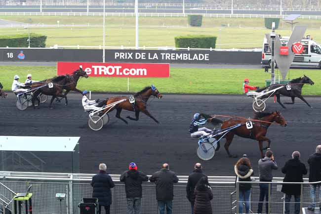 Photo d'arrivée de la course pmu PRIX DE LA TREMBLADE à PARIS-VINCENNES le Mardi 19 décembre 2017