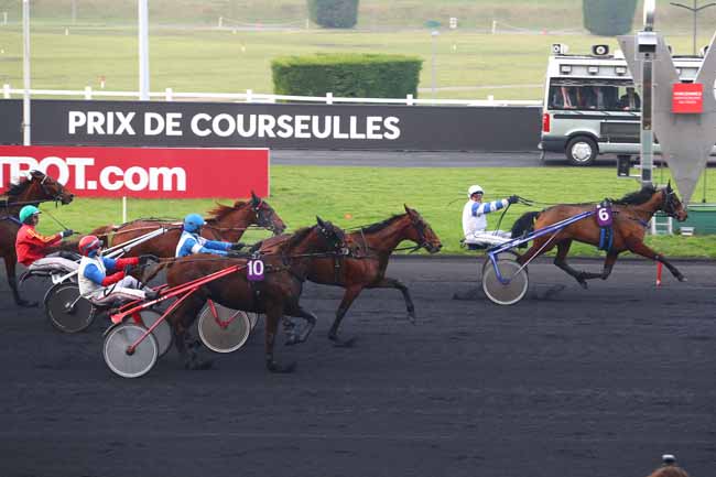 Photo d'arrivée de la course pmu PRIX DE COURSEULLES à PARIS-VINCENNES le Mardi 19 décembre 2017