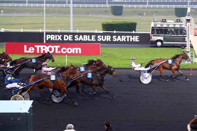 Photo d'arrivée de la course pmu PRIX DE SABLE-SUR-SARTHE à PARIS-VINCENNES le Mardi 19 décembre 2017