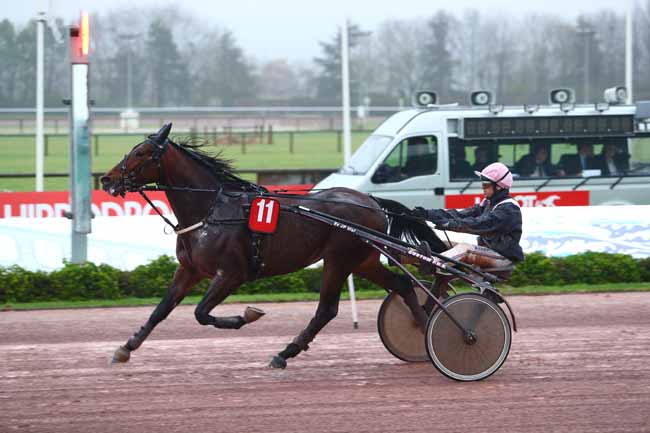 Photo d'arrivée de la course pmu PRIX DES SILENES à CABOURG le Jeudi 21 décembre 2017