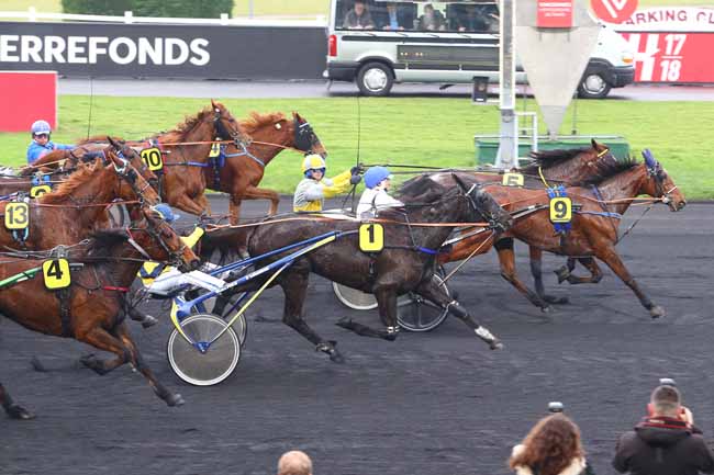 Photo d'arrivée de la course pmu PRIX DE PIERREFONDS à PARIS-VINCENNES le Vendredi 22 décembre 2017