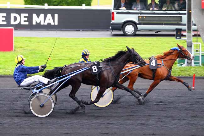 Photo d'arrivée de la course pmu PRIX UNE DE MAI à PARIS-VINCENNES le Samedi 23 décembre 2017
