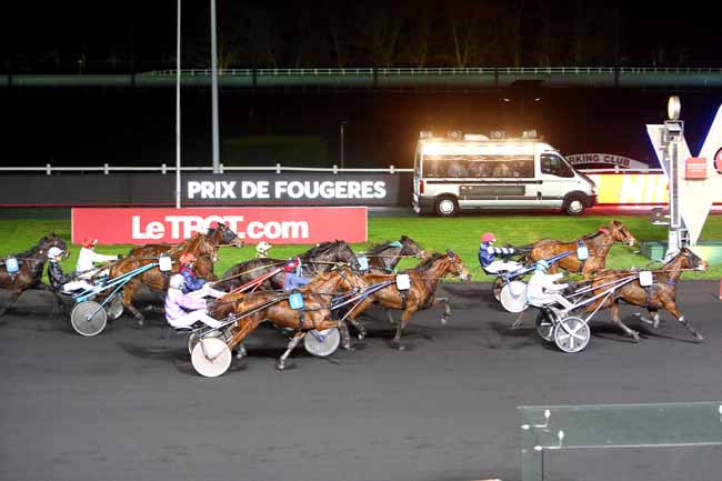 Photo d'arrivée de la course pmu PRIX DE FOUGERES à PARIS-VINCENNES le Samedi 23 décembre 2017