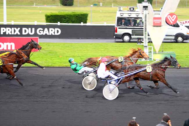 Photo d'arrivée de la course pmu PRIX DU GARD à PARIS-VINCENNES le Dimanche 24 décembre 2017
