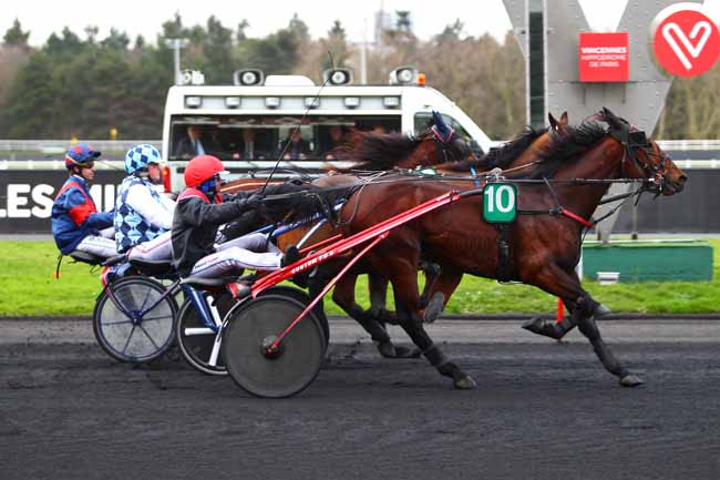 Photo d'arrivée de la course pmu PRIX DE BRASSAC-LES-MINES (GR A) à PARIS-VINCENNES le Mardi 26 décembre 2017