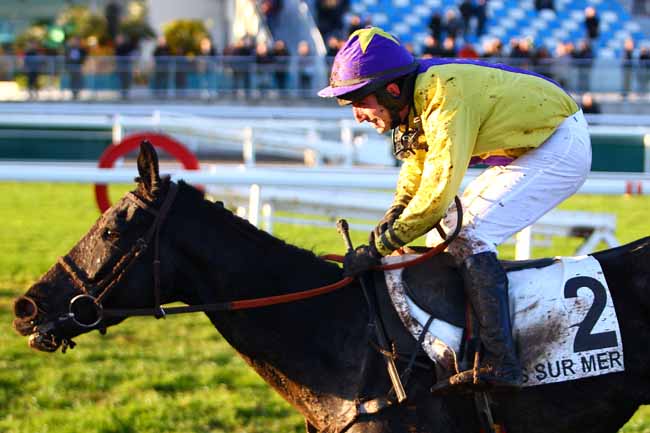 Photo d'arrivée de la course pmu PRIX DU PAYS DE LOIRE à CAGNES-SUR-MER le Mercredi 27 décembre 2017