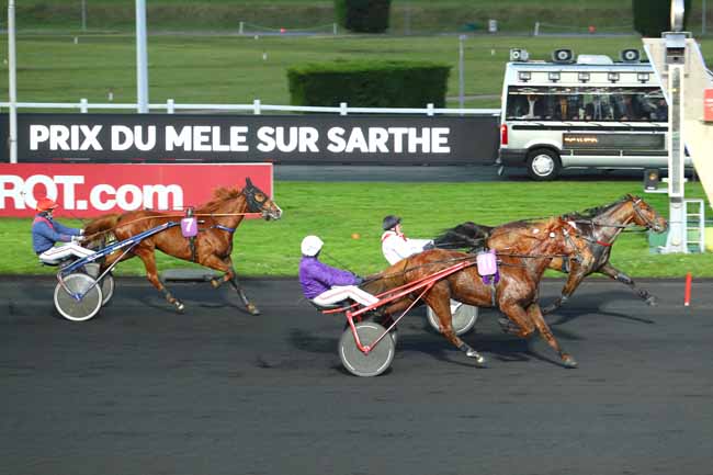 Photo d'arrivée de la course pmu PRIX DU MELE-SUR-SARTHE à PARIS-VINCENNES le Jeudi 28 décembre 2017