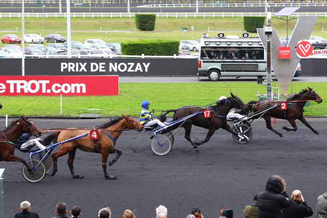 Photo d'arrivée de la course pmu PRIX DE NOZAY à PARIS-VINCENNES le Dimanche 31 décembre 2017