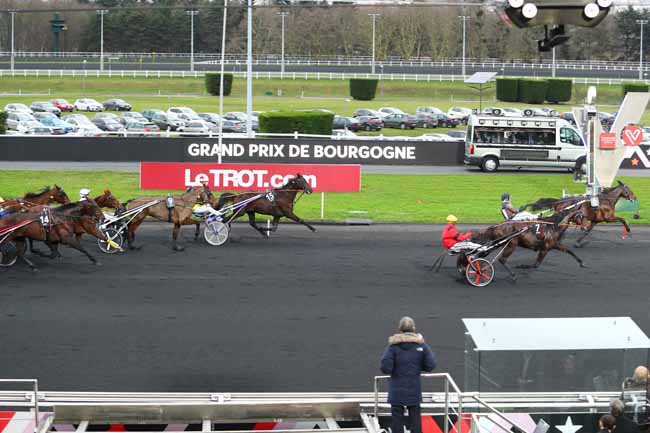 Photo d'arrivée de la course pmu GRAND PRIX DE BOURGOGNE à PARIS-VINCENNES le Dimanche 31 décembre 2017