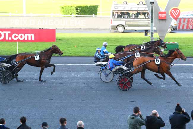 Photo d'arrivée de la course pmu PRIX D'ANGOULEME à PARIS-VINCENNES le Lundi 1 janvier 2018