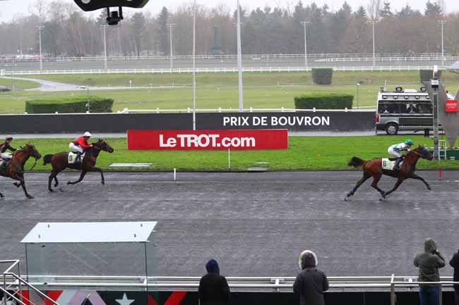 Photo d'arrivée de la course pmu PRIX DE BOUVRON à PARIS-VINCENNES le Lundi 1 janvier 2018