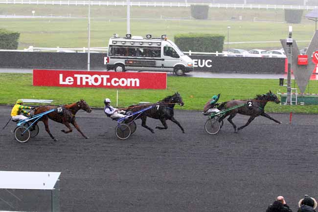 Photo d'arrivée de la course pmu PRIX DE SAINT-BRIEUC à PARIS-VINCENNES le Mercredi 3 janvier 2018