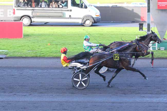 Photo d'arrivée de la course pmu PRIX DE BONNEUIL à PARIS-VINCENNES le Mercredi 3 janvier 2018