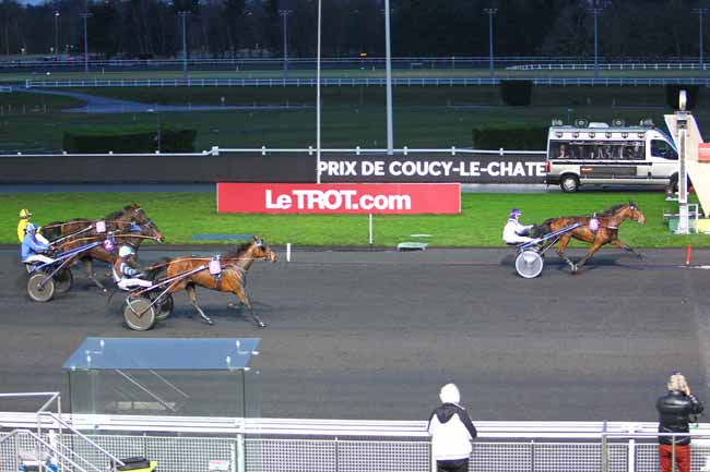 Photo d'arrivée de la course pmu PRIX DE COUCY-LE-CHATEAU à PARIS-VINCENNES le Jeudi 4 janvier 2018