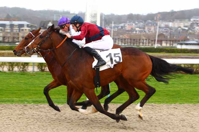 Photo d'arrivée de la course pmu PRIX DE LA BARELIERE à DEAUVILLE le Jeudi 4 janvier 2018