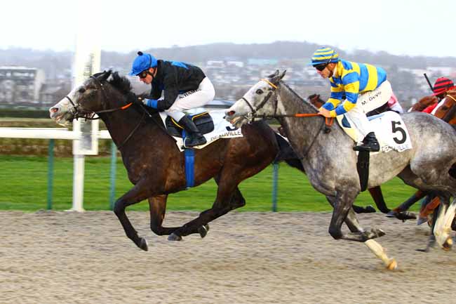 Photo d'arrivée de la course pmu PRIX D'ALMENECHES à DEAUVILLE le Jeudi 4 janvier 2018
