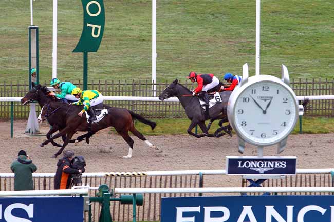 Photo d'arrivée de la course pmu PRIX MADRINE à CHANTILLY le Samedi 6 janvier 2018