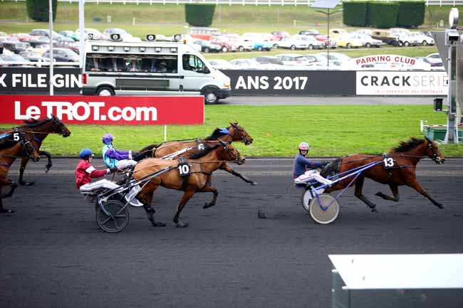 Photo d'arrivée de la course pmu PRIX FILE GIN - CRACK SERIES 2 ANS 2017 à PARIS-VINCENNES le Dimanche 7 janvier 2018