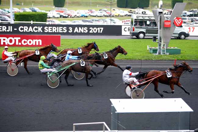 Photo d'arrivée de la course pmu PRIX ECU PIERJI - CRACK SERIES 3 ANS 2017 à PARIS-VINCENNES le Dimanche 7 janvier 2018