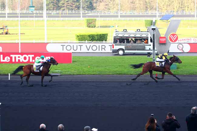 Photo d'arrivée de la course pmu PRIX CHRISTELLE ZIMMER à PARIS-VINCENNES le Lundi 8 janvier 2018