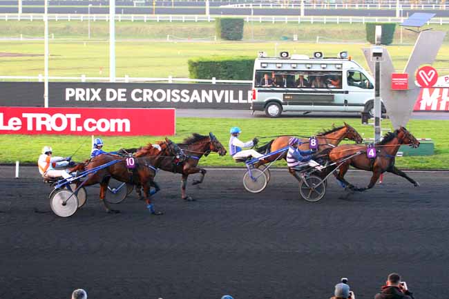 Photo d'arrivée de la course pmu PRIX DE CROISSANVILLE à PARIS-VINCENNES le Lundi 8 janvier 2018
