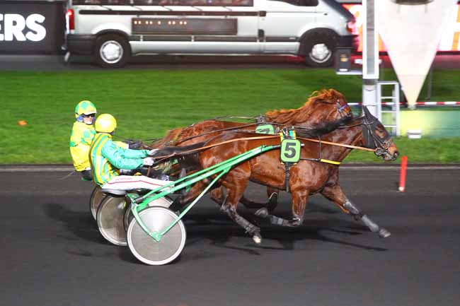Photo d'arrivée de la course pmu PRIX D'AUBERVILLIERS à PARIS-VINCENNES le Lundi 8 janvier 2018