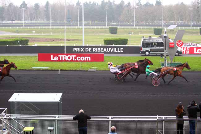 Photo d'arrivée de la course pmu PRIX DE RIBEAUVILLE à PARIS-VINCENNES le Mardi 9 janvier 2018