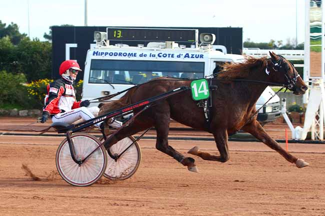 Photo d'arrivée de la course pmu PRIX DE LA COTE D'AZUR à CAGNES-SUR-MER le Jeudi 11 janvier 2018