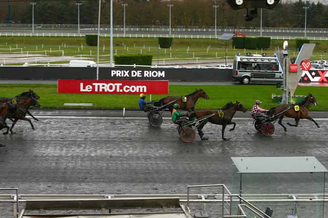 Photo d'arrivée de la course pmu PRIX DE RIOM à PARIS-VINCENNES le Lundi 15 janvier 2018