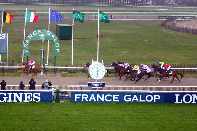Photo d'arrivée de la course pmu PRIX DE LA ROUTE DE FLEURINES à CHANTILLY le Lundi 15 janvier 2018