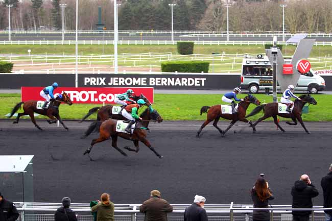 Photo d'arrivée de la course pmu PRIX DE BAYONNE à PARIS-VINCENNES le Jeudi 18 janvier 2018