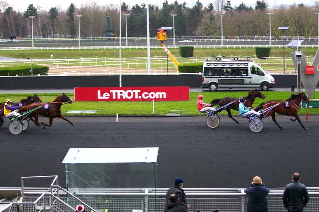 Photo d'arrivée de la course pmu PRIX DE JALLAIS à PARIS-VINCENNES le Mardi 23 janvier 2018
