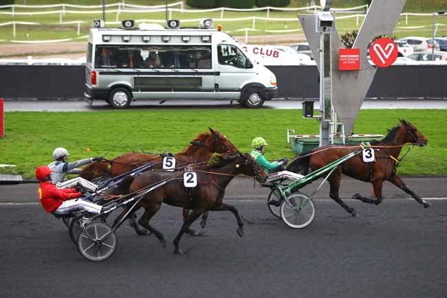 Photo d'arrivée de la course pmu PRIX DE YONKERS RACEWAY à PARIS-VINCENNES le Jeudi 25 janvier 2018