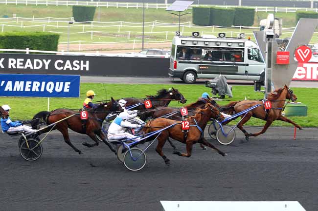 Photo d'arrivée de la course pmu PRIX READY CASH à PARIS-VINCENNES le Samedi 27 janvier 2018