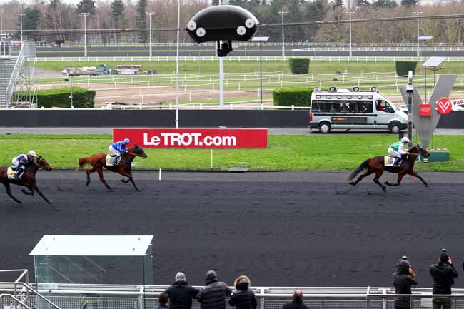 Photo d'arrivée de la course pmu PRIX DE LEZIGNAN à PARIS-VINCENNES le Lundi 29 janvier 2018