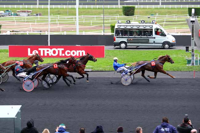Photo d'arrivée de la course pmu PRIX D'ISSOIRE à PARIS-VINCENNES le Lundi 29 janvier 2018