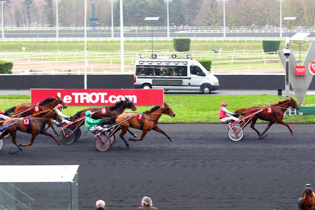 Photo d'arrivée de la course pmu PRIX DE LAVAL à PARIS-VINCENNES le Mardi 30 janvier 2018