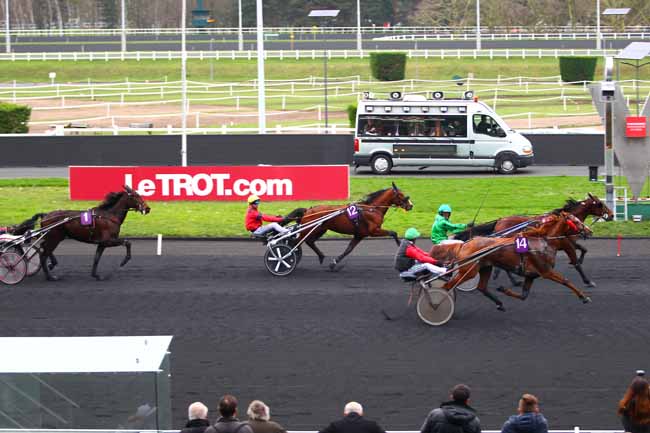 Photo d'arrivée de la course pmu PRIX JEAN ET ANDRE DE LA VAISSIERE à PARIS-VINCENNES le Mardi 30 janvier 2018