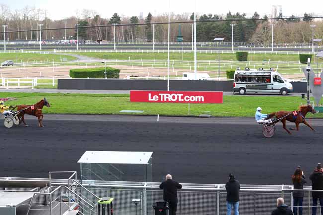 Photo d'arrivée de la course pmu PRIX DE FEUCHEROLLES à PARIS-VINCENNES le Jeudi 1 février 2018