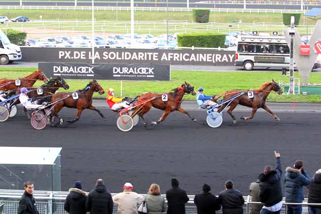Photo d'arrivée de la course pmu PRIX DE FEURS à PARIS-VINCENNES le Dimanche 4 février 2018