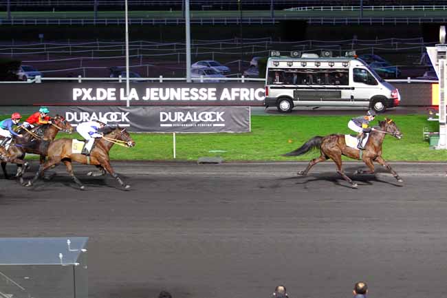 Photo d'arrivée de la course pmu PRIX DE CHALONS-EN-CHAMPAGNE à PARIS-VINCENNES le Dimanche 4 février 2018